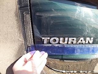 Расстояние между буквами и расположение на задней крышке надписей Touran и TDI-20120322_151251.jpg