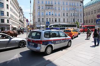 police touran-img_5.jpg