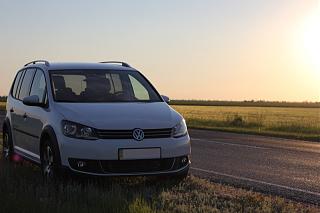 Фото туранов на главной-crosstouran_front.jpg