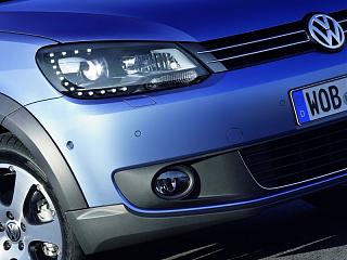 Фото туранов на главной-2011-volkswagen-crosstouran-headlight