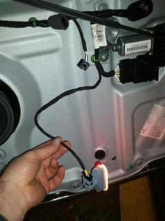 Установка фонарей подсветки в передние двери VW Touran-dsc_1299.jpg