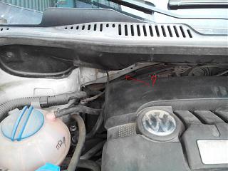 Help! Крепление штатной шумоизоляции перегородки моторного отсека?-motornyi-otsek.jpg