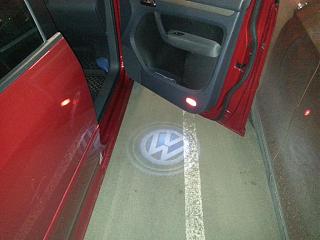 Установка фонарей подсветки в передние двери VW Touran-20130612_165732.jpg