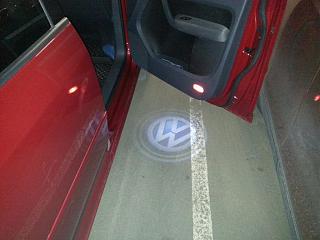 Установка фонарей подсветки в передние двери VW Touran-20130612_165745.jpg