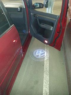 Установка фонарей подсветки в передние двери VW Touran-20130612_165752.jpg