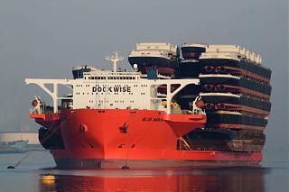 Просто интересно...-giant-ship-that-ships-other-ships-blue