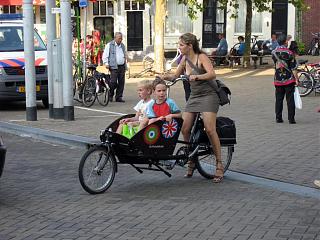 Любопытные дизайнерские и конструкторские идеи-pr6b_amsterdam_bicycle_many.jpg
