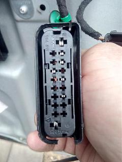 Установка фонарей подсветки в передние двери VW Touran-img_20170401_145012.jpg