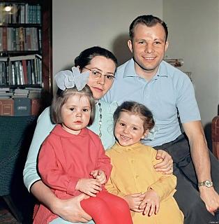 День Космонавтики!-gagarin.jpg