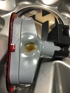 Установка фонарей подсветки в передние двери VW Touran-utb8s1zwd5amiujk43ptq6ysmxxaj.jpg