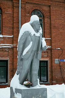 Просто прикольно-lenin-za-plechi.jpg