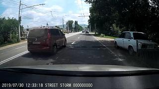 Встретил на дороге...-v-krymu-a445mv30.jpg