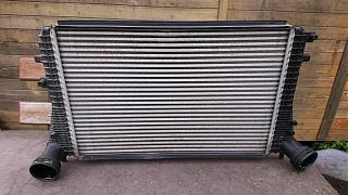 Продаю оставшиеся из комплекта ноускат б/у запчасти-radiator-interkulera.jpg