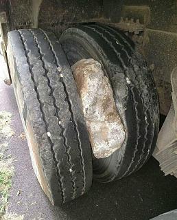 Пикчи на автомобильную тему-granitniy-kamushek-1.jpg