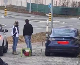 Пикчи на автомобильную тему-tesla.jpg